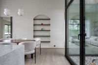 De boog vervangt de rechte doorgang in moderne renovaties
