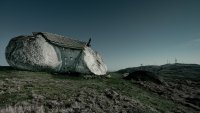 Dit Portugese huis is gebouwd tussen vier rotsblokken