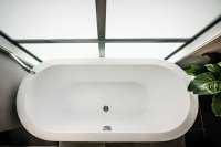 Het bad in je slaapkamer is dit jaar geen hotelgimmick meer