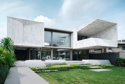 Het Marble House in Thailand staat voor harmonie tussen architectuur en landschap