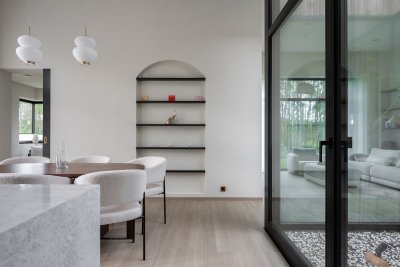 De boog vervangt de rechte doorgang in moderne renovaties