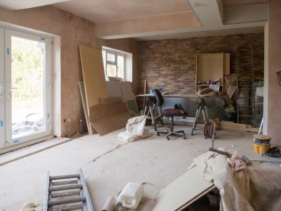 Deze klussen ziet je aannemer liever niet door jou gedaan